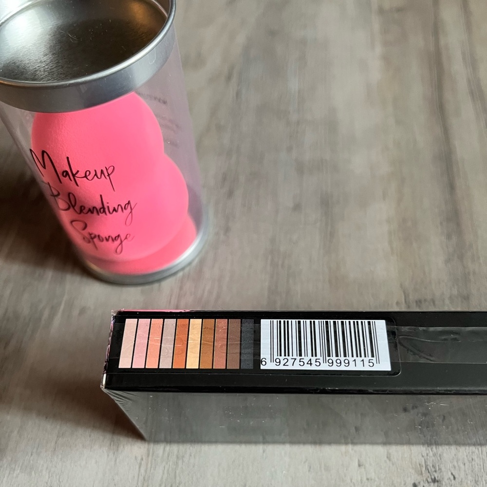 Set of Brand New Focallure Eyeshadow Palette and Beauty Blender. New in Package. - Picture 5 of 5